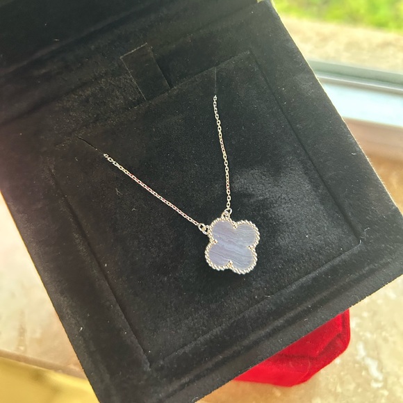 BRANDNEW 18K WHITE GOLD 15mm CHALCEDONY NECKLACE 16-18 INCHES - Picture 3 of 11